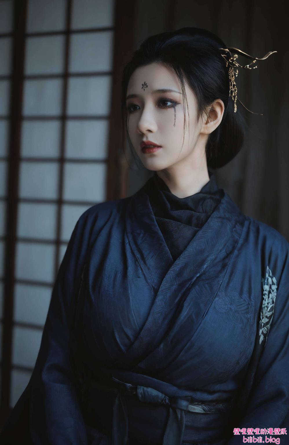 动漫迷们！这款AI国漫女神同人AI2K高清桌面壁纸仿佛从漫画中跃然而出